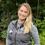 Dr. Emma Baumann, Vétérinaire